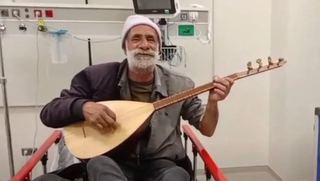 Acil Serviste Sazlı Sürpriz: Vahap Kaplan’dan Moral Veren Mini Konser