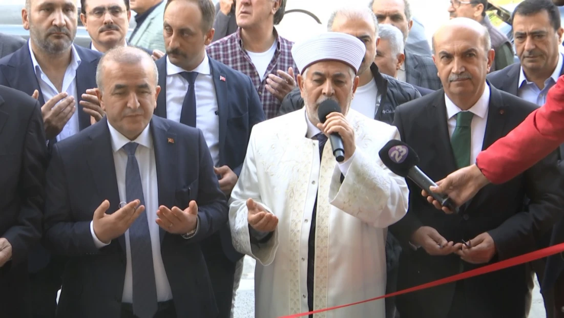 Bahçelievler Hacı Ahmet Saraç Camii Dualarla İbadete Açıldı