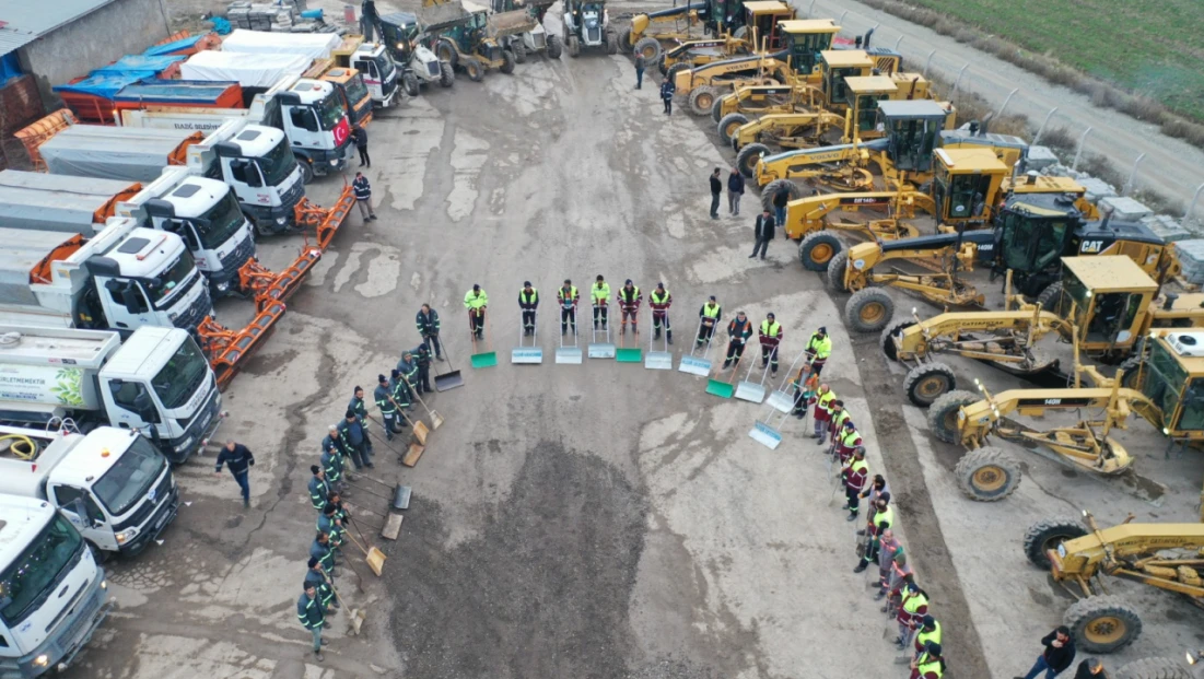 Elazığ Belediyesi Karla Mücadeleye Hazır: 215 Personel ve 61 Araç Sahada