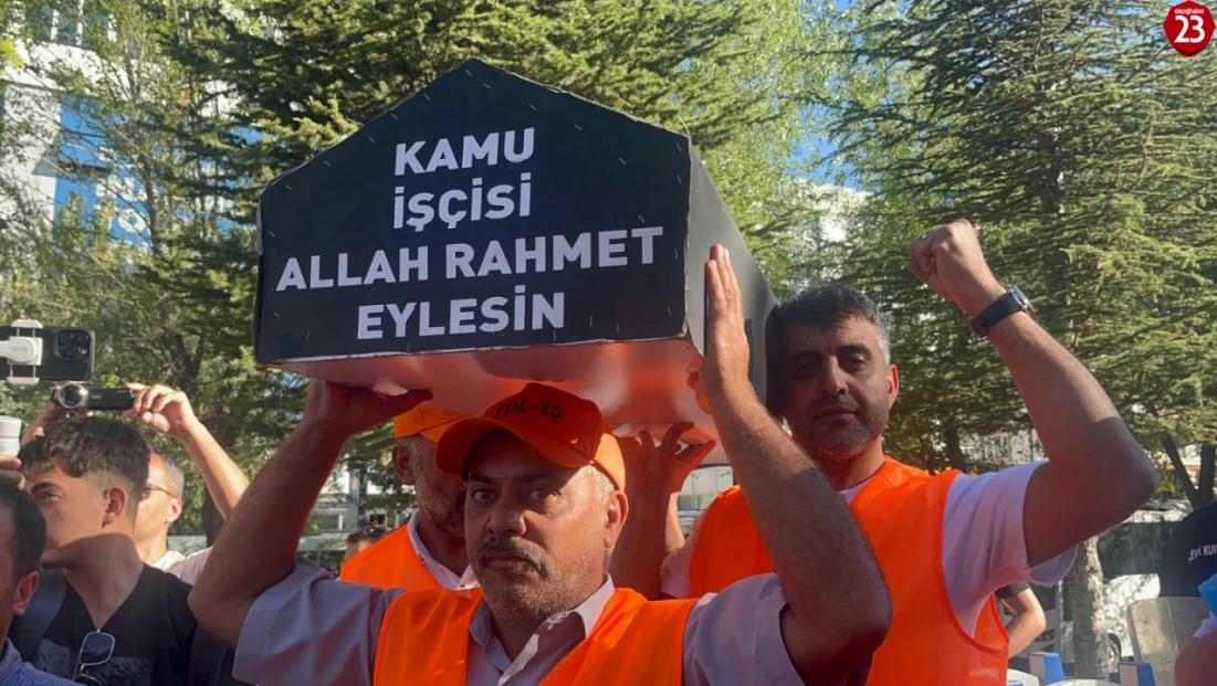 Elazığ’da Kamu İşçileri AK Parti İl Binası Önünde Eylem Yaptı