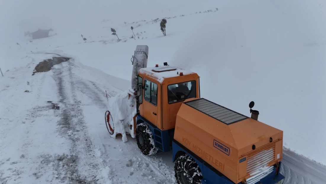 Elazığ’da Karla Mücadele: 8 Köy Yolunda Çalışmalar Sürüyor