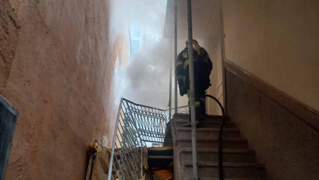 Elazığ’da Metruk Binada Çıkan Yangın Kısa Sürede Söndürüldü