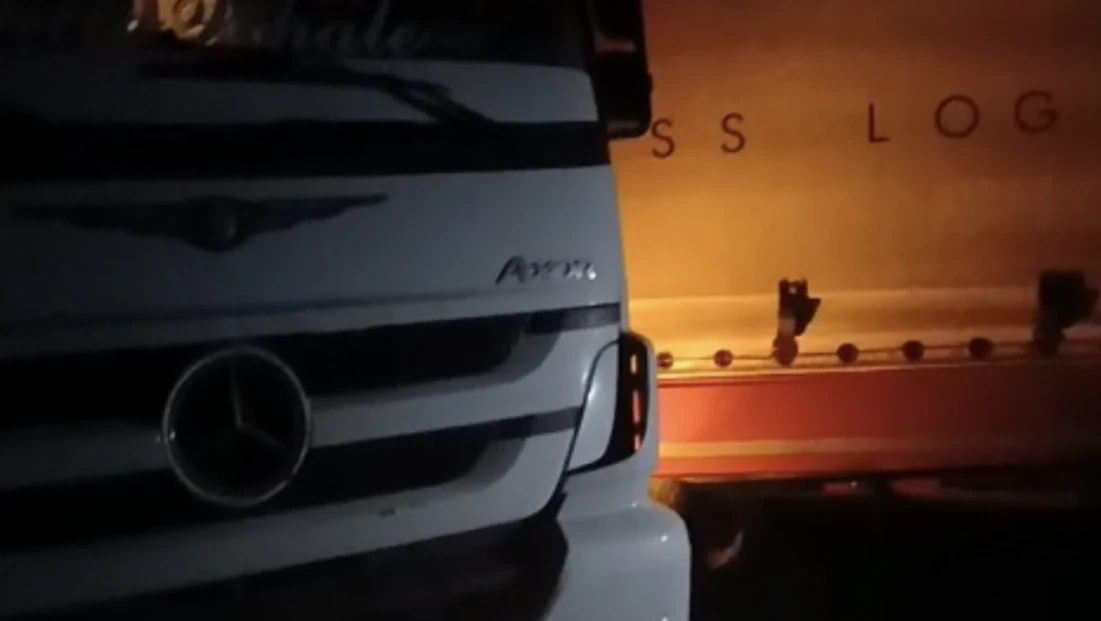 Elazığ–Diyarbakır Yolunda TIR Kazası: Dorse Kabine Girdi