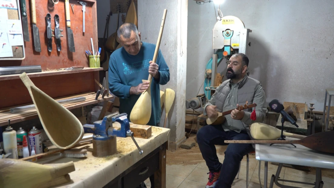 Elazığlı Usta Mehmet Karakurt: 30 Yıllık Emeğiyle Saz, Cura ve Kopuz Geleneğini Dünyaya Taşıyor