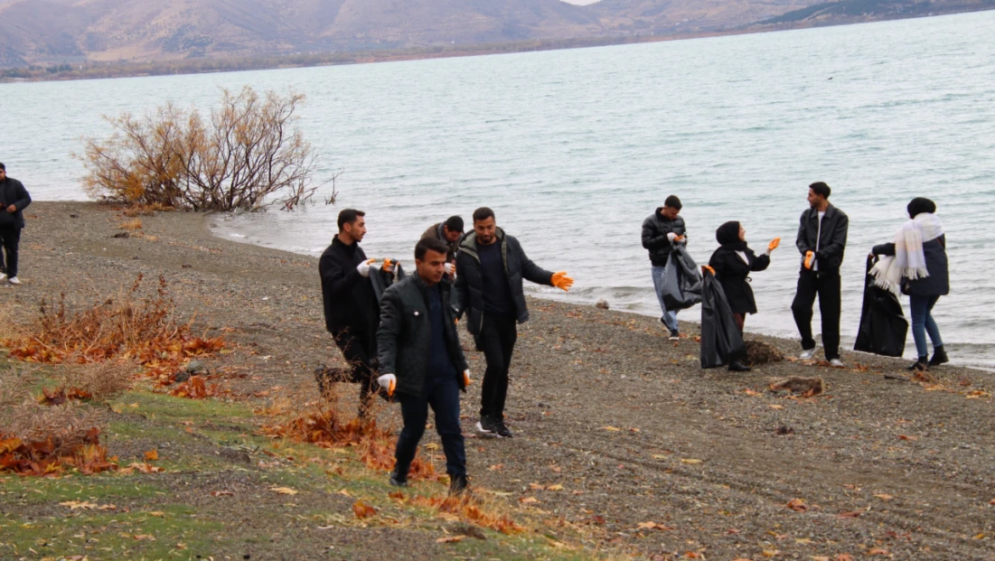 Fırat Üniversitesi Öğrencilerinden “Sivrice Hazar Gölü Nefes Alsın” Projesi