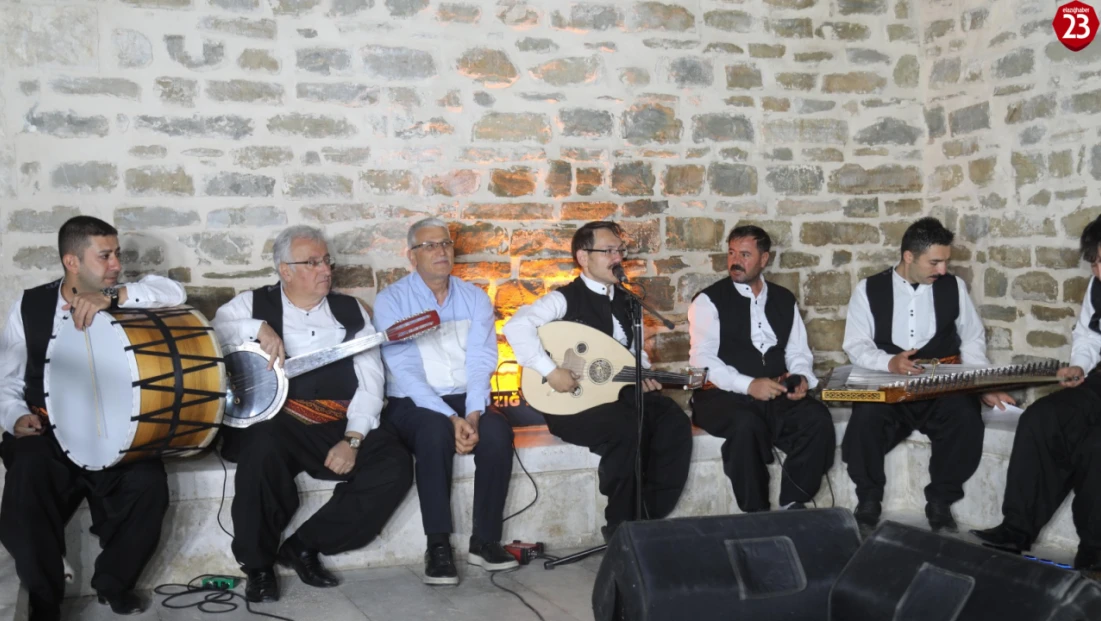 Harput’ta Kürsübaşı Dinletileri Yoğun İlgi Görüyor