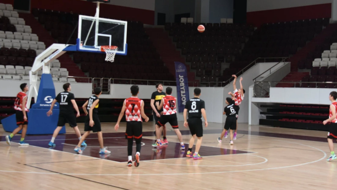 U18 Erkekler Basketbol Şampiyonu Gençlik Merkezi Spor Kulübü Oldu