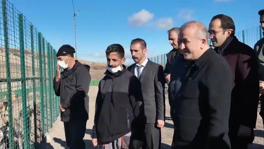 Vali Hatipoğlu, Kovancılar’daki Sokak Hayvanları Yaşam Alanı Projesini İnceledi
