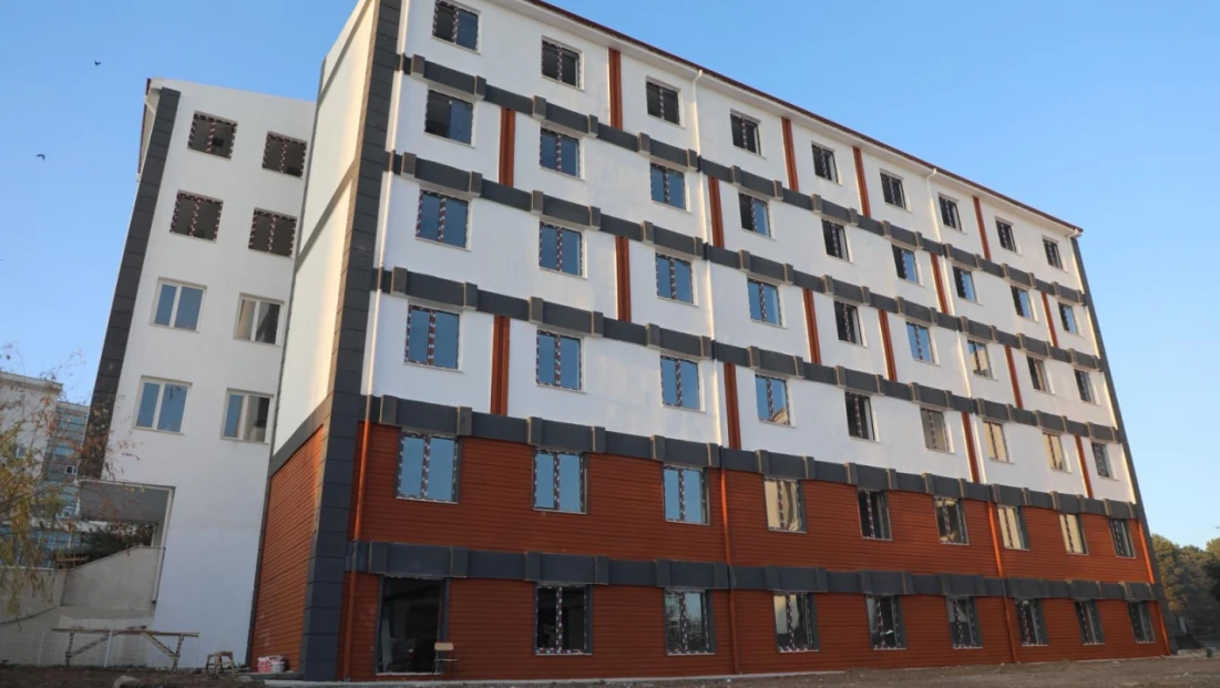 Vali Hatipoğlu, Sare Ana Kız Öğrenci Yurdu'ndaki Çalışmaları İnceledi