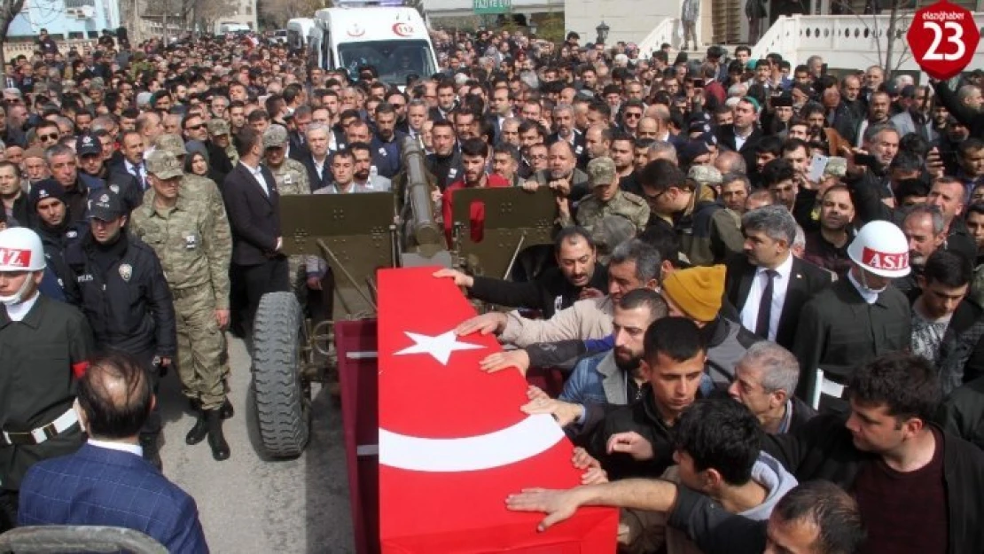 'Şehit olmak kalbime doğuyor' diyen İdlib şehidini son yolculuğuna binler uğurladı