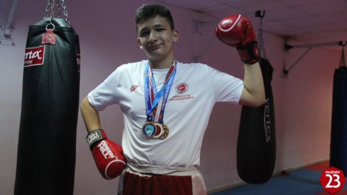 15 Yaşındaki Kerem, Kick Boks İle Hayata Güldü