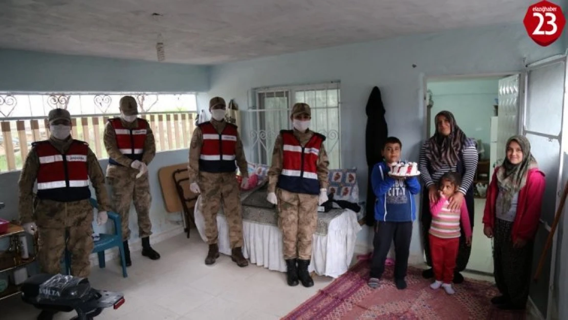 156'yı aradı, annesi için doğum günü sürprizi yaptı