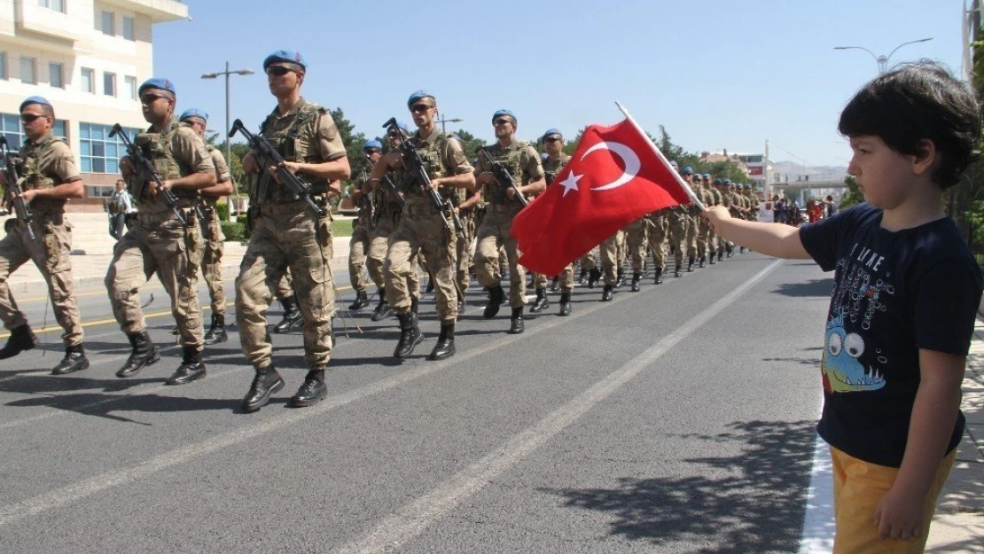 Elazığ'da Zafer Bayramı Coşkusu Yaşandı