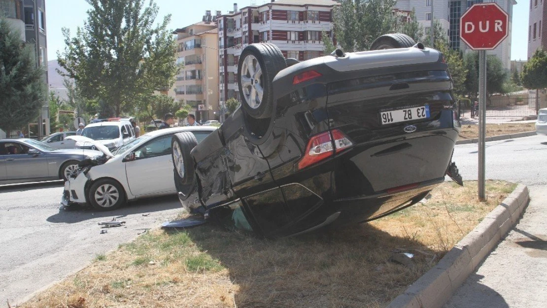 Cumhuriyet Mahallesinde Trafik Kazası, 4 Yaralı