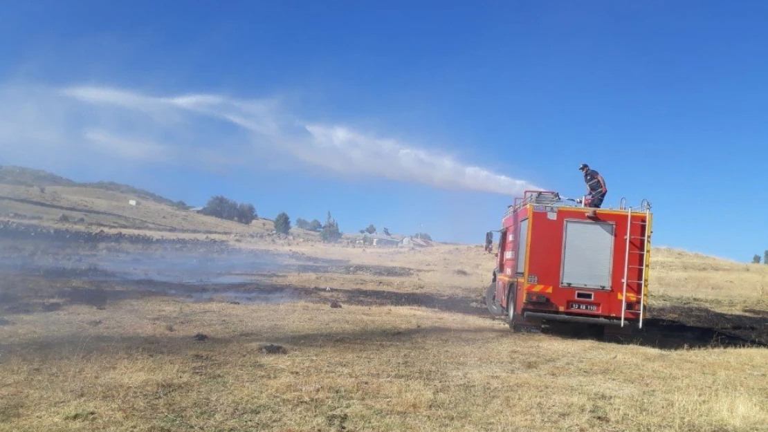 Toprak Altından Çıkan Duman Tedirgin Etti