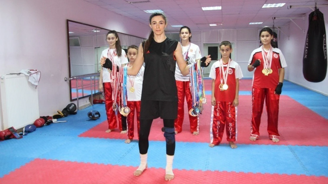 Elazığ'da 42 Madalyalı Kick Boks Kardeşliği