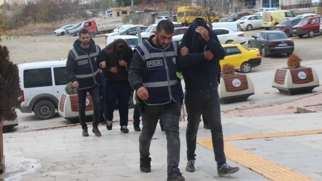 Bu Nasıl Hırsızlık, 90 Bin TL'lik Kapı Dolandırıcılığında 2 Tutuklama