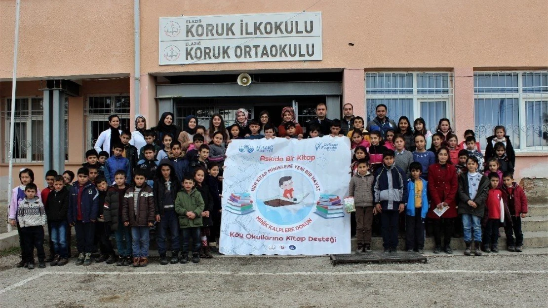 Üniversite Öğrencileri 3 Bin Kitap Topladı, Köy Okuluna Bağışladı