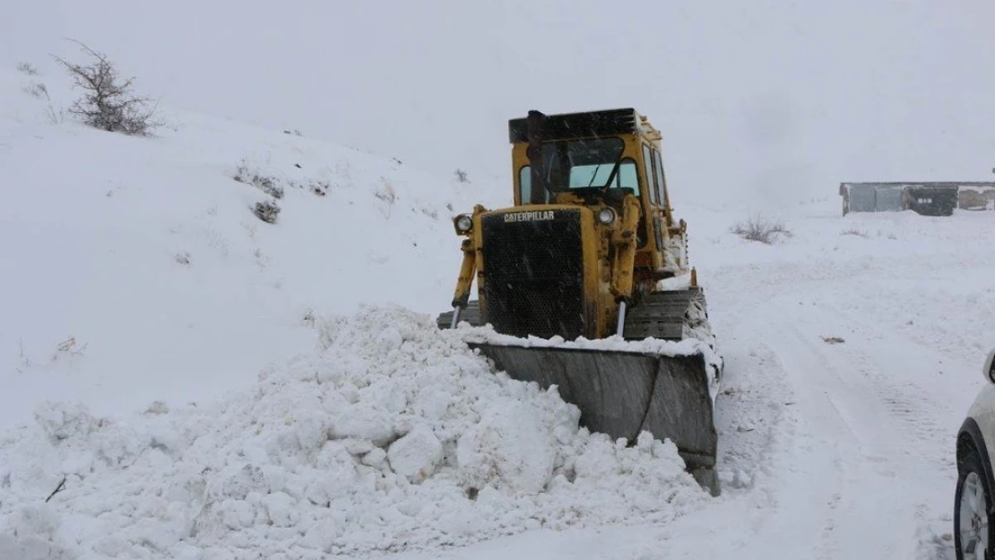 Elazığ'da 212 Köy Yolu Açıldı, 15'inde Çalışma Sürüyor