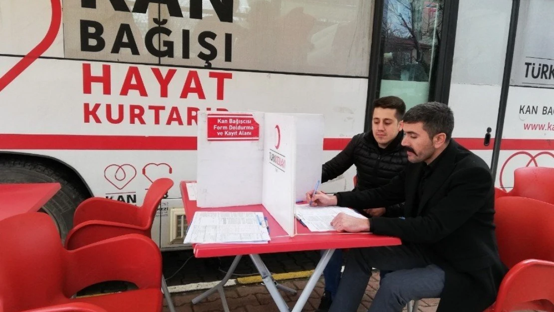 Palu'da Adliye Personelinden Kan Bağışı