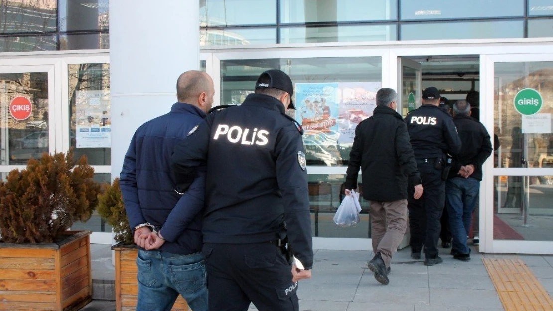 Elazığ Polisinden Kaçamadılar, 3 Şüpheli Sahte Kimlikle Yakalandı