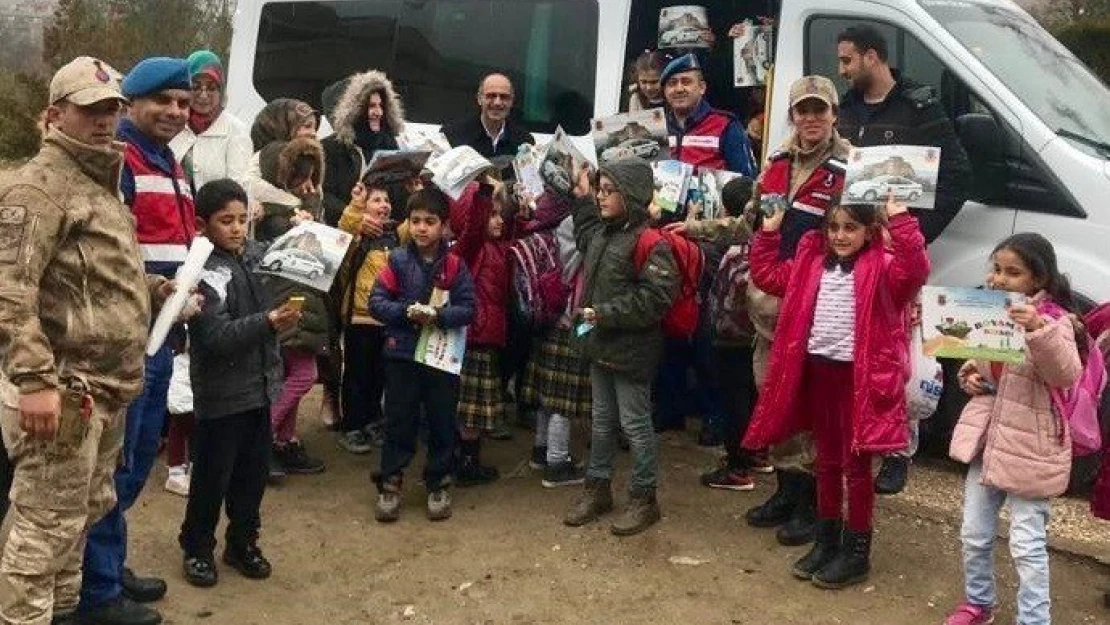 Keban'da Jandarma Servis Araçlarını Denetledi