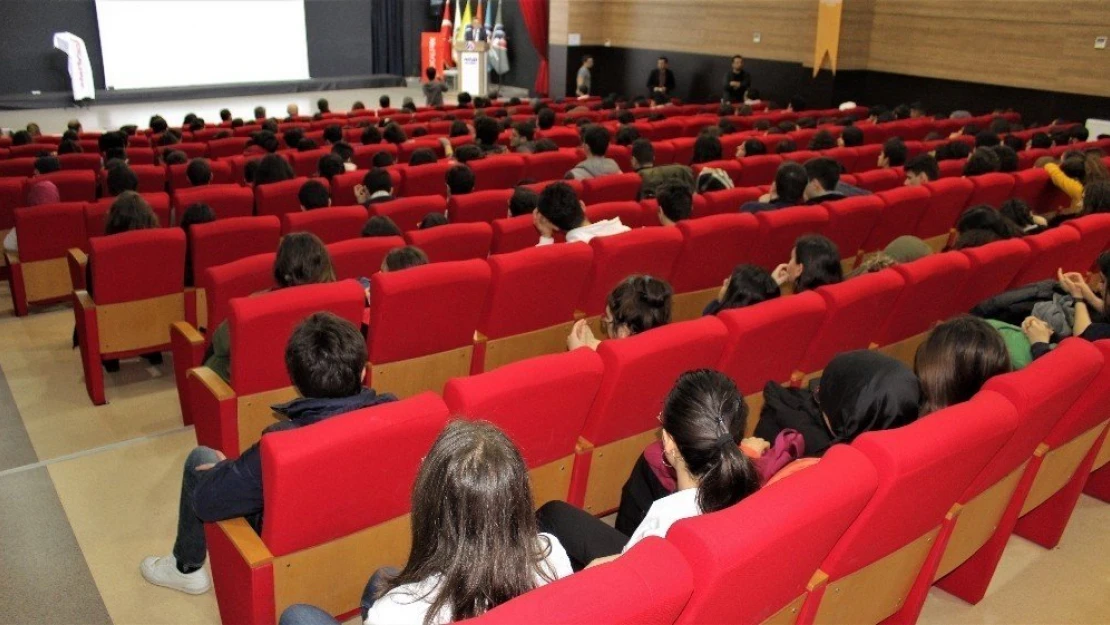 Elazığ'da Öğrencilere Sağlıklı Nesiller Semineri Verildi