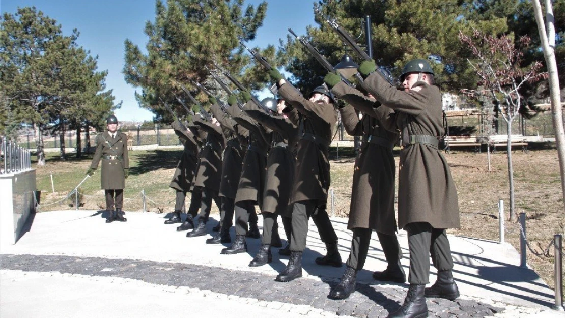 Elazığ'da Şehitler Saygı Atışı İle Anıldı