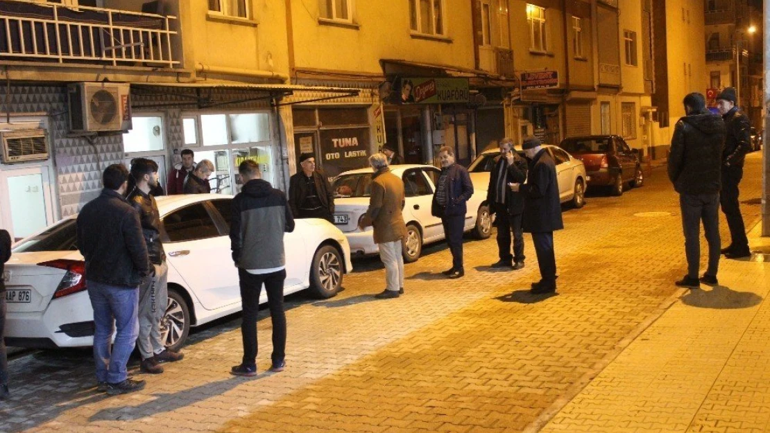 Elazığ'da deprem vatandaşları sokağa döktü