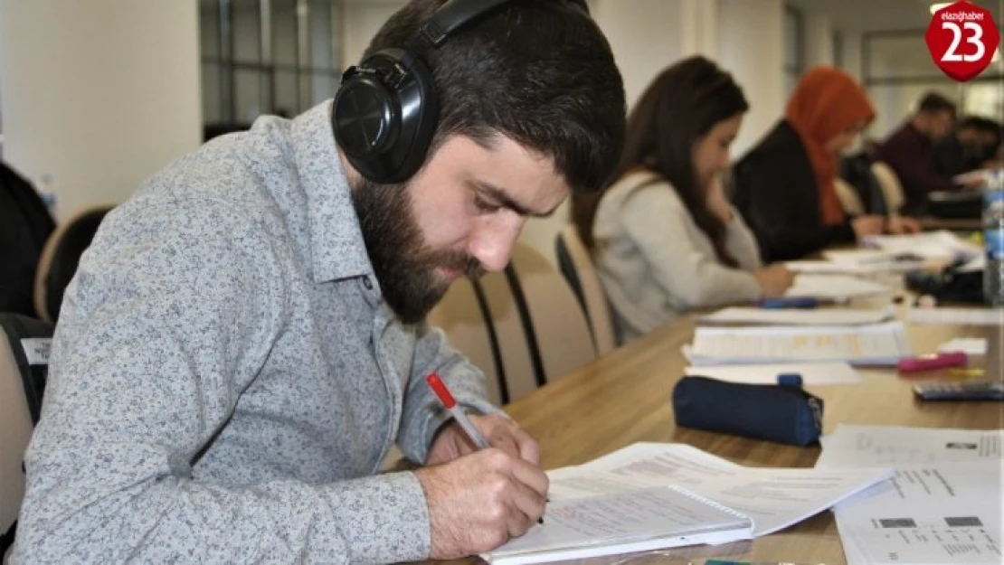 350 bin kitap ve materyalle bölgenin en büyük kütüphanesi 24 saat öğrencilerin hizmetinde