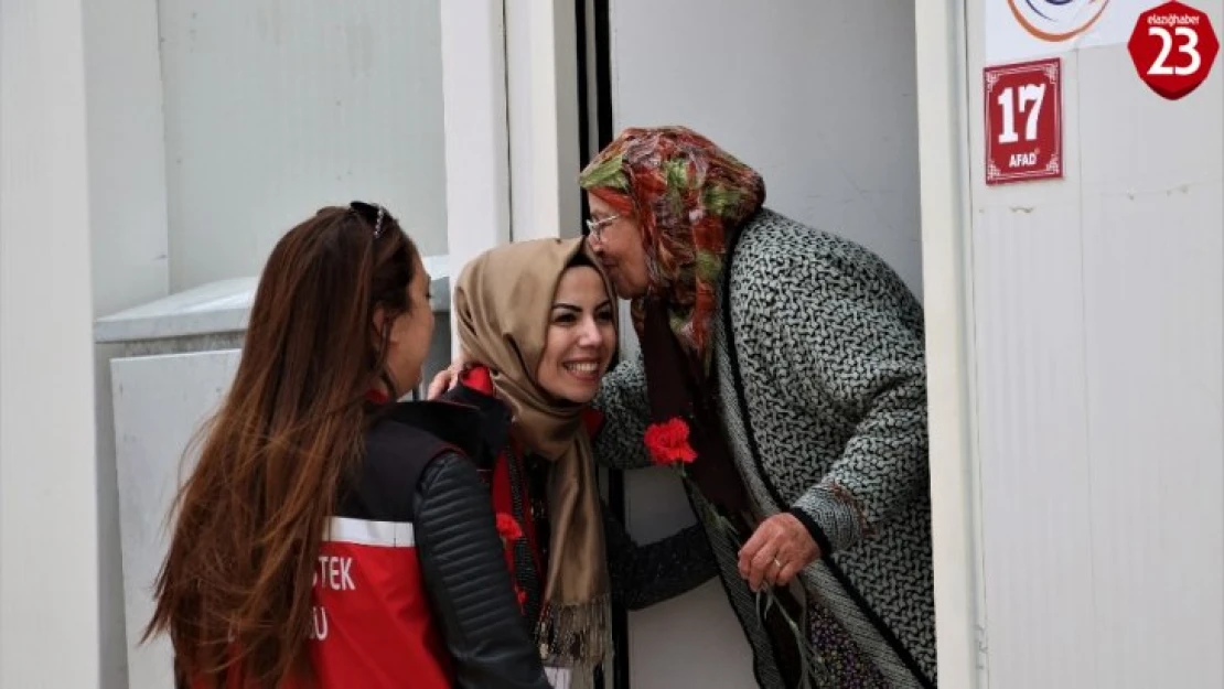 76 yaşındaki depremzede Naciye teyzeye Kadınlar Günü sürprizi