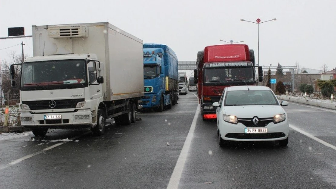 Elazığ'da Ulaşıma Kapanan Bingöl ve Diyarbakır Yolu Açıldı