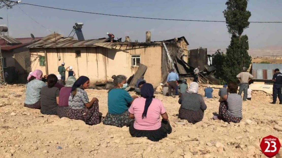 Açık hava sinemasında film izler gibi yangını izlediler