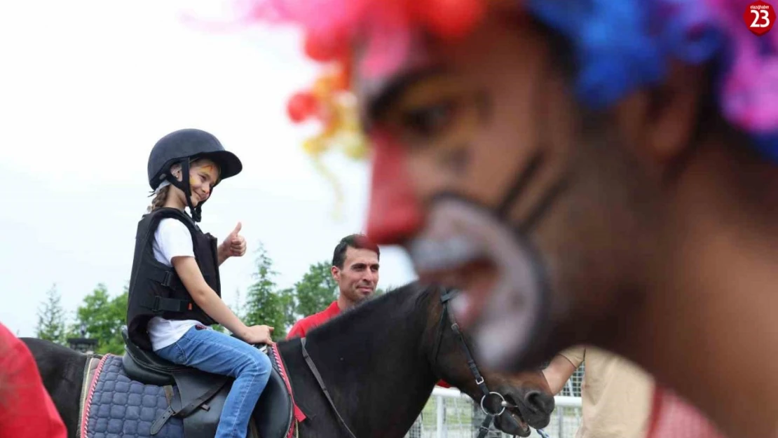 Ahıskalı çocuklar ilk kez at binmenin heyecanını yaşadı