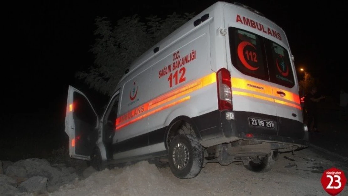 Ambulans ile pikap çarpıştı: 5 yaralı