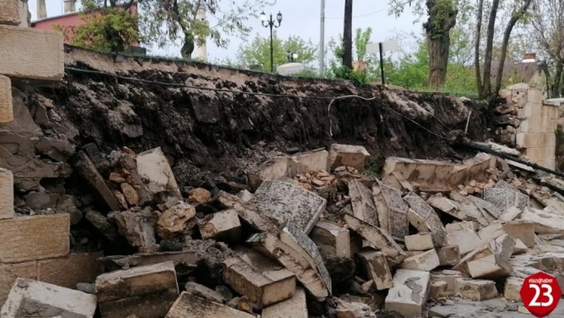 Arap Baba türbesinin çöken istinat duvarı onarılacak