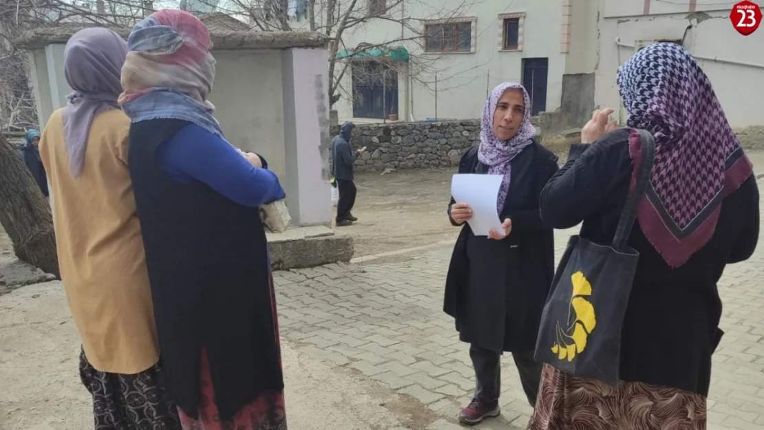 Elazığ İl Sağlık Müdürlüğü'nden Arıcak'ta Anne ve Anne Adaylarına Farkındalık Çalışması