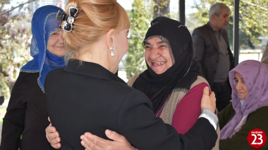 Bağımsız Aday Prof. Dr. Açık, Çınarlarımızı Unutmadı