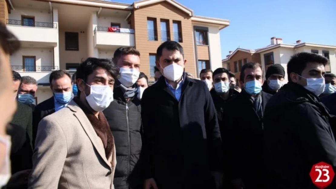 Bakan Kurum, deprem konutlarını inceledi
