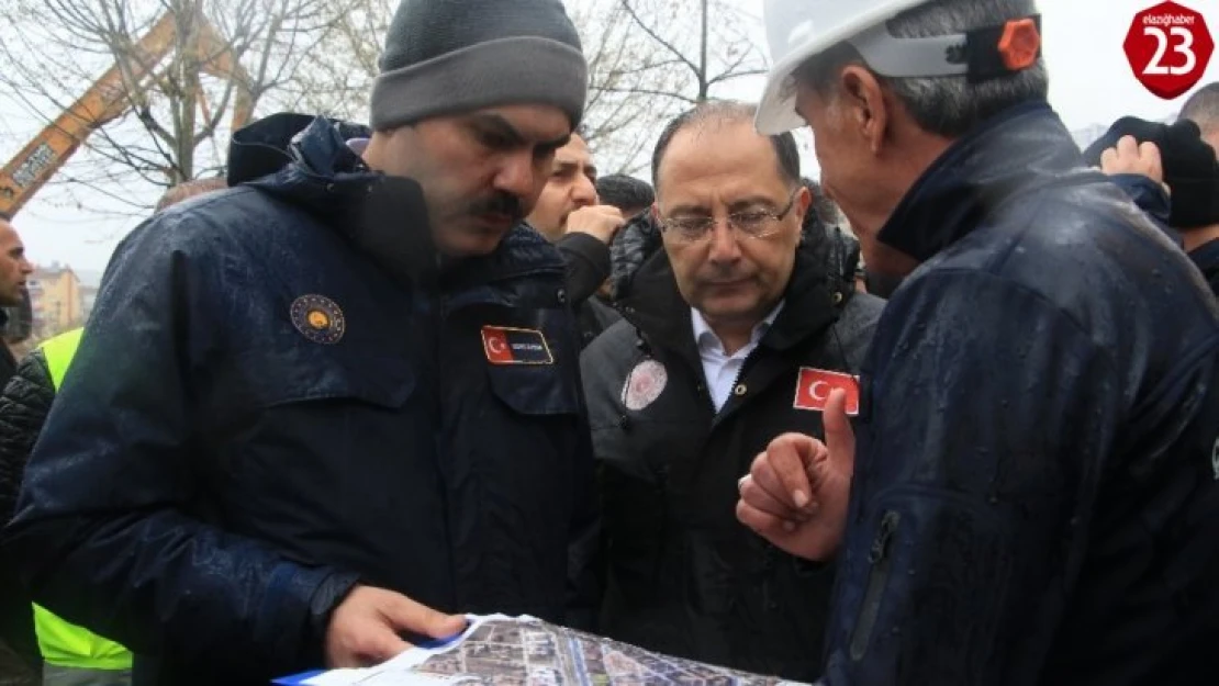 Bakan Kurum, Elazığ'da incelemelerde bulundu