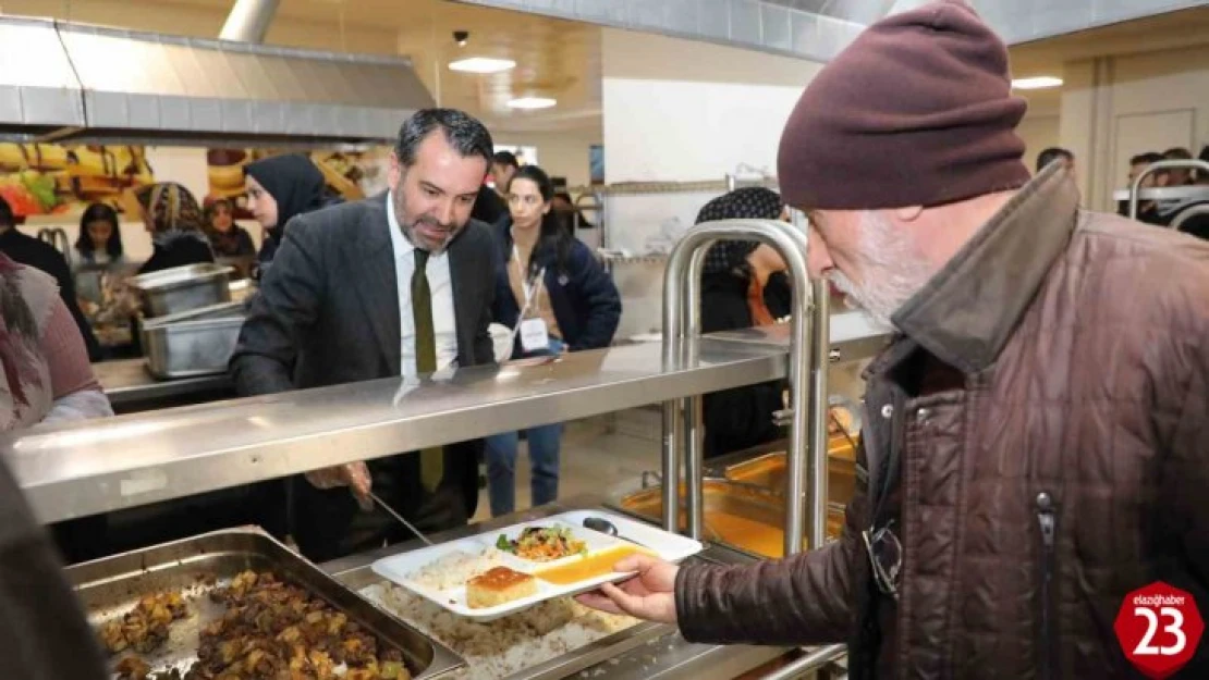 Başkan Şerifoğulları, iftar sofrasında depremzede vatandaşlarla buluştu