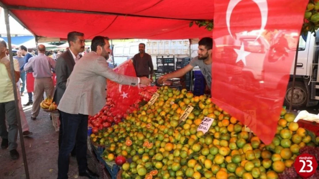 Başkan Şerifoğulları,Mehmetçiğe Destek İçin Türk Bayrağı Dağıttı