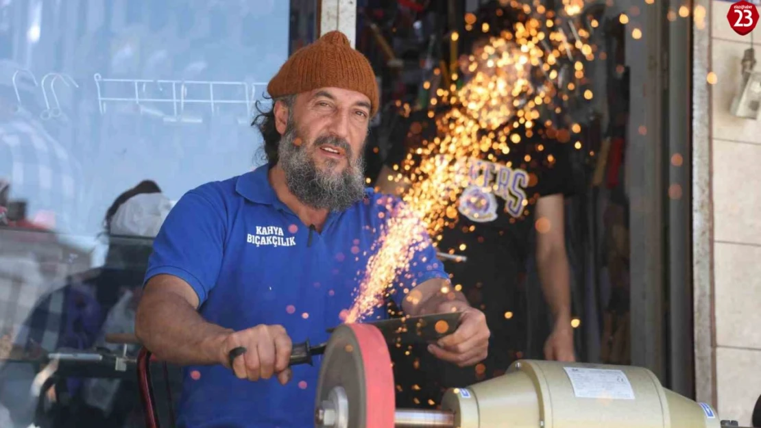 Bıçak bileyicilerin Kurban Bayramı mesaisi sürüyor