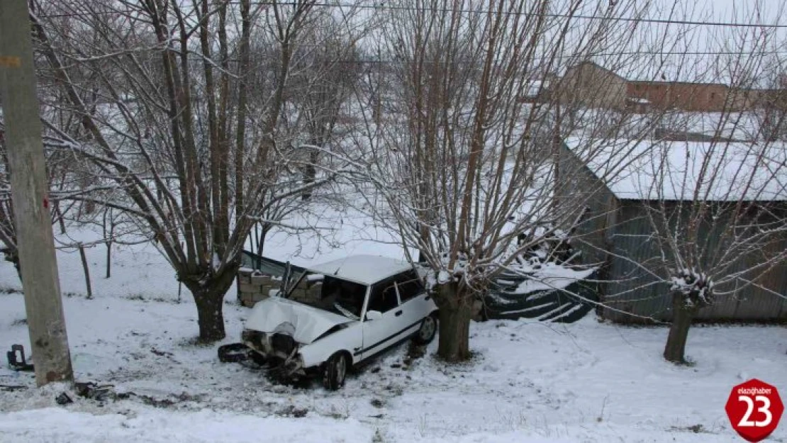 Buzlanma nedeniyle otomobil şarampole yuvarlandı: 4 yaralı