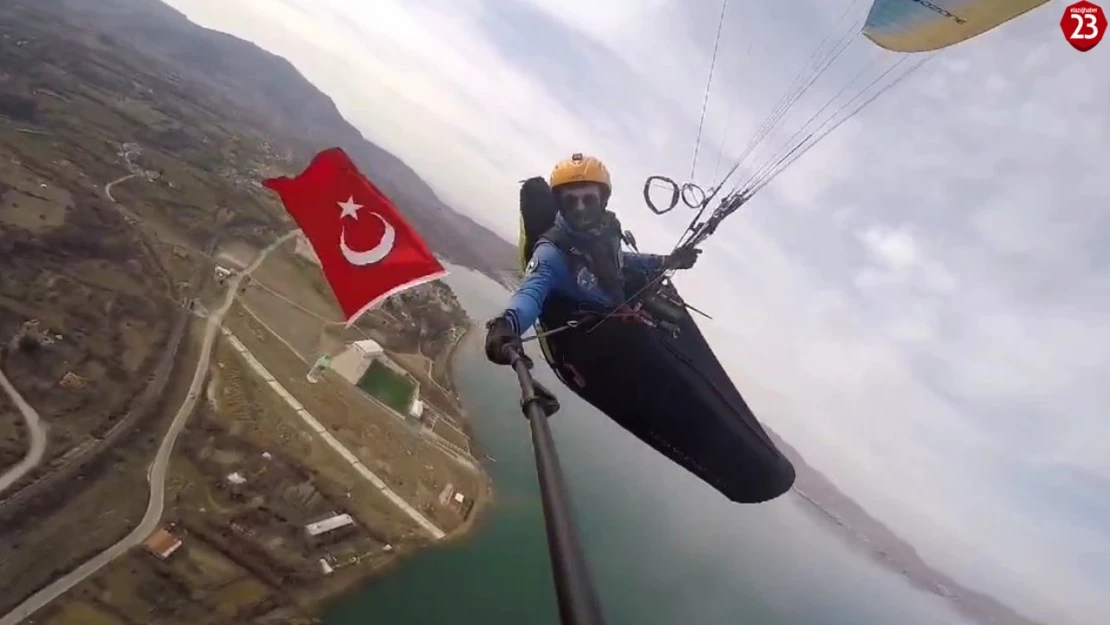 Elazığ'da 18 Mart Çanakkale Zaferi İçin Türk Bayraklı Uçuş Gerçekleştirildi