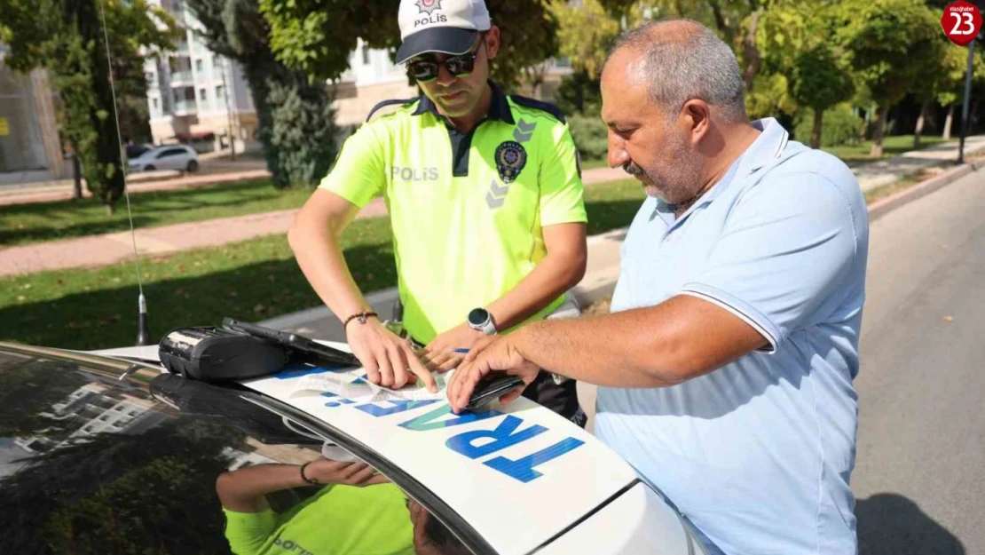 Cezanın şokuyla el frenini çekmeyi unuttuğu araç hareket etti