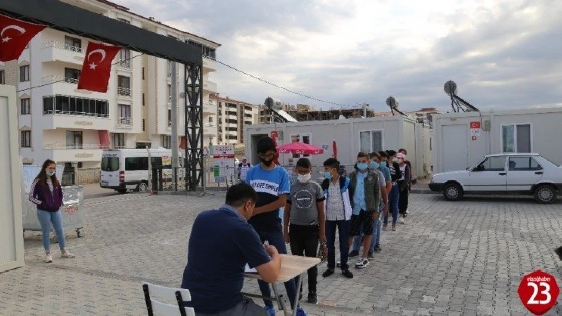 Deprem bölgesi Elazığ'da öğrencilerin, LGS heyecanı