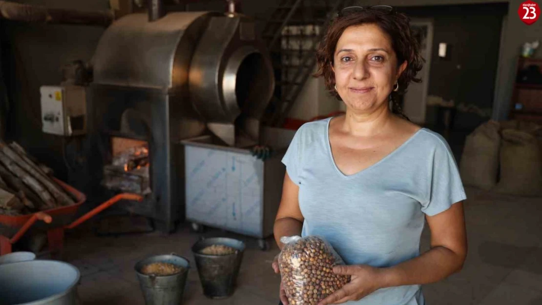 Depremden kurtulan 2 çocuk annesi, devraldığı tesiste tonlarca leblebi üretiyor