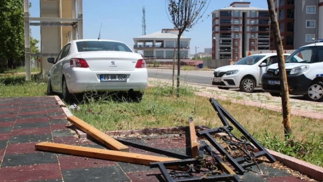 Ecel Direksiyon Başında Yakaladı