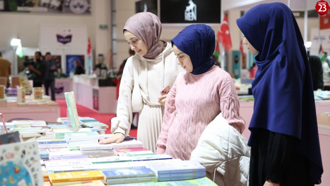 Elazığ 5. Kitap Fuarı'na Yoğun İlgi: Kitapseverler Yazarlarla Buluşuyor